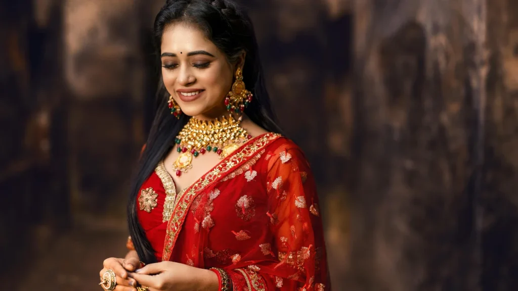 Woman wearing choker set